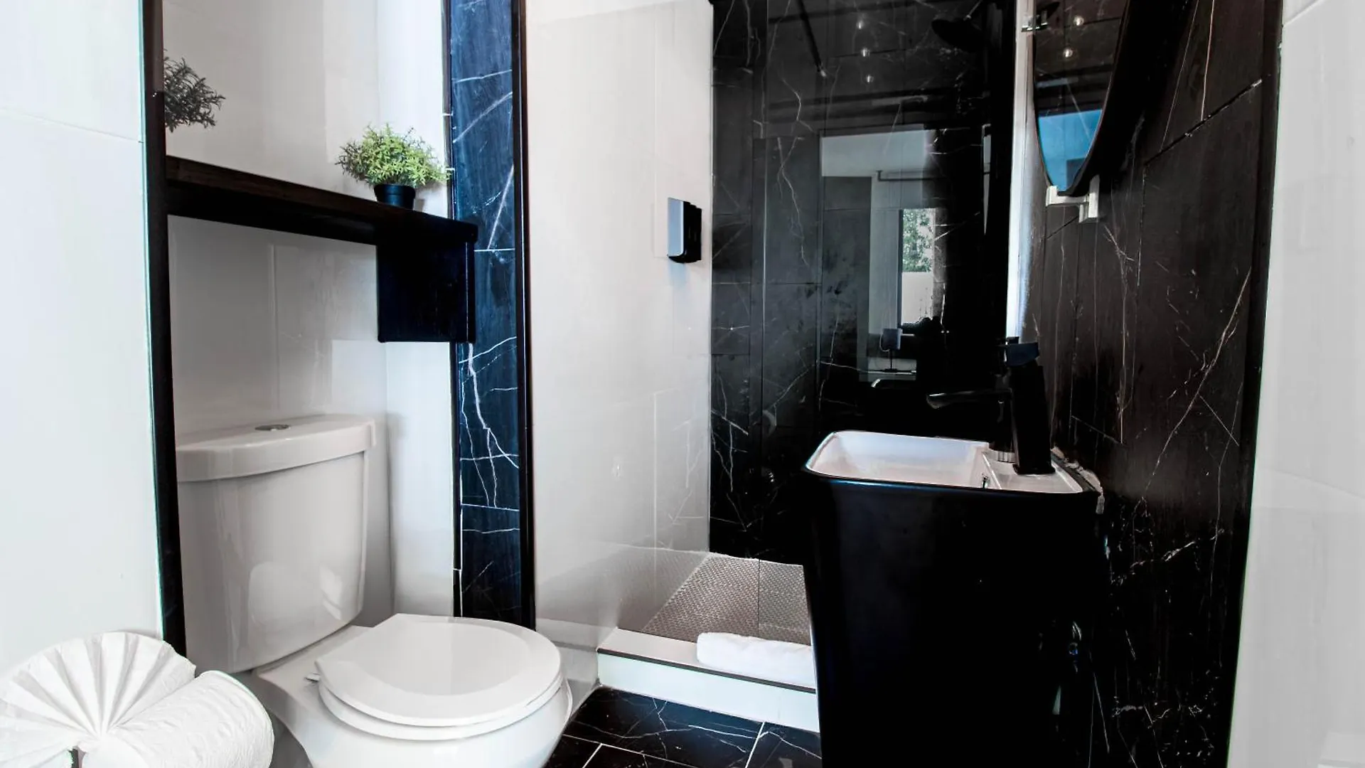 Villa Azure Ocean Park'S Seaside Luxe Retreat San Juan