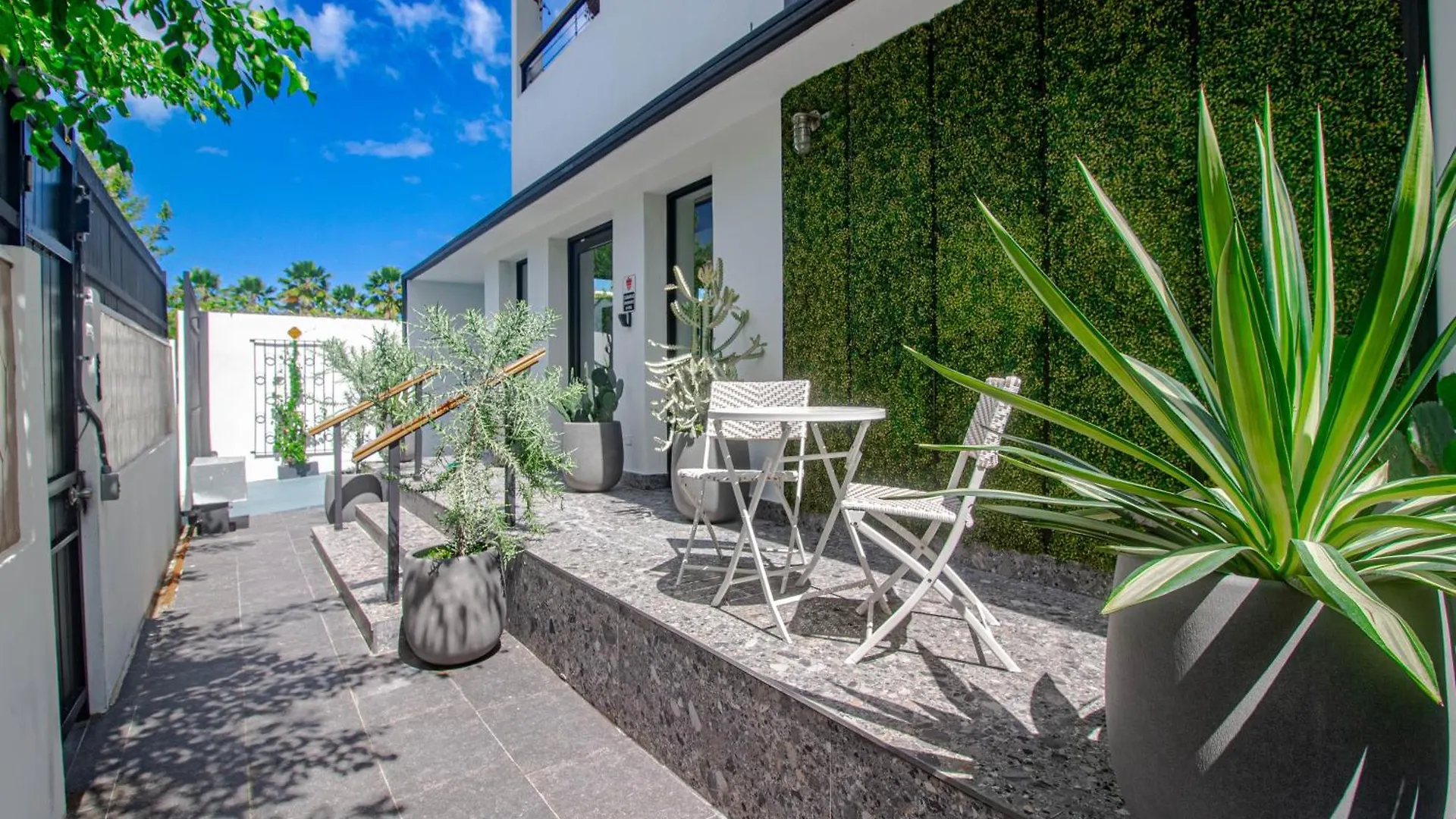 Villa Azure Ocean Park'S Seaside Luxe Retreat San Juan